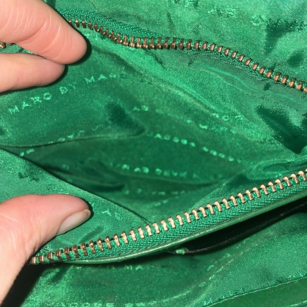 Marc Jacobs Emerald Green Leather Crossbody Bag with Gold Hardware - Picture 10 of 10